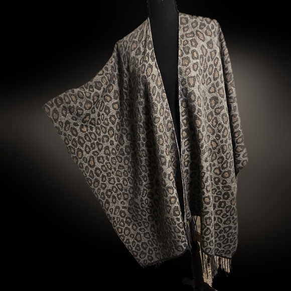 Woolrich Sweaters - Animal Print Ruana Shawl Wrap Poncho Neutral Colors One Size with Fringe